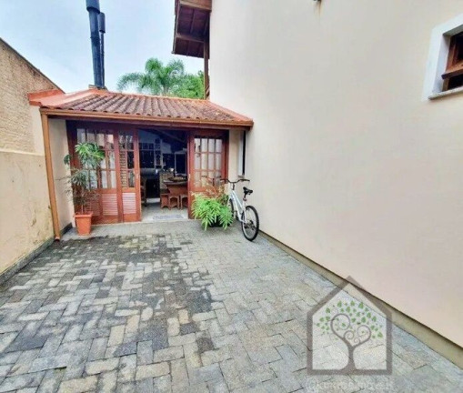 Imagem Casa com 4 Quartos à Venda, 370 m² em Carianos - Florianópolis Imagem Casa com 4 Quartos à Venda, 370 m² em Carianos - Florianópolis