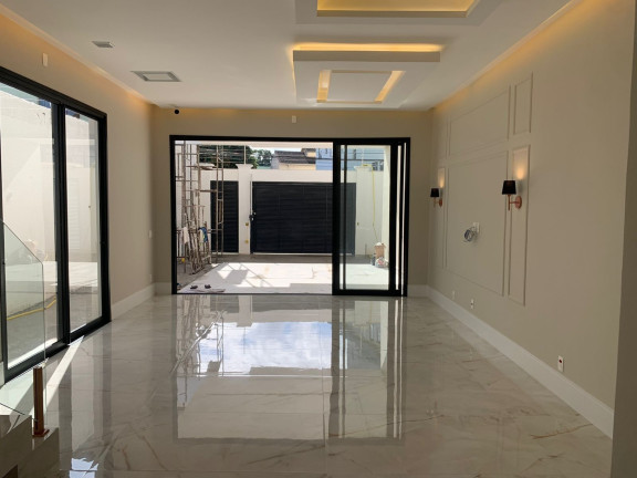 Imagem Casa com 3 Quartos à Venda, 210 m²