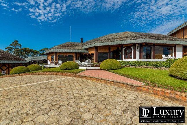 Imagem Casa com 8 Quartos à Venda, em Nova Capivari - Campos Do Jordão Imagem Casa com 8 Quartos à Venda, em Nova Capivari - Campos Do Jordão
