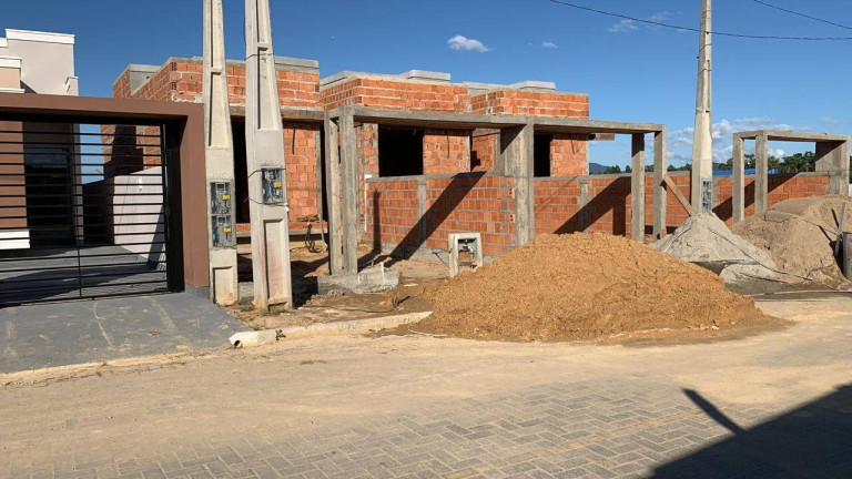 Imagem Casa com 2 Quartos à Venda, 57 m² em Tijucas Imagem Casa com 2 Quartos à Venda, 57 m² em Tijucas