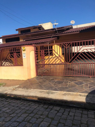 Imagem Casa com 3 Quartos à Venda, 336 m² em Nova Esperança - Balneário Camboriú Imagem Casa com 3 Quartos à Venda, 336 m² em Nova Esperança - Balneário Camboriú