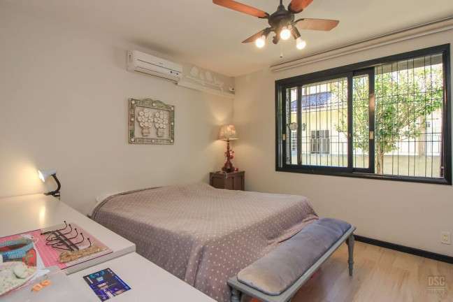 Imagem Casa com 3 Quartos à Venda, 246 m² em Ipanema - Porto Alegre Imagem Casa com 3 Quartos à Venda, 246 m² em Ipanema - Porto Alegre