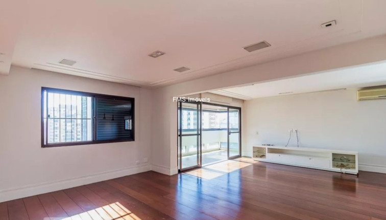 Imagem Imóvel com 3 Quartos à Venda, 230 m² em Moema - São Paulo Imagem Imóvel com 3 Quartos à Venda, 230 m² em Moema - São Paulo