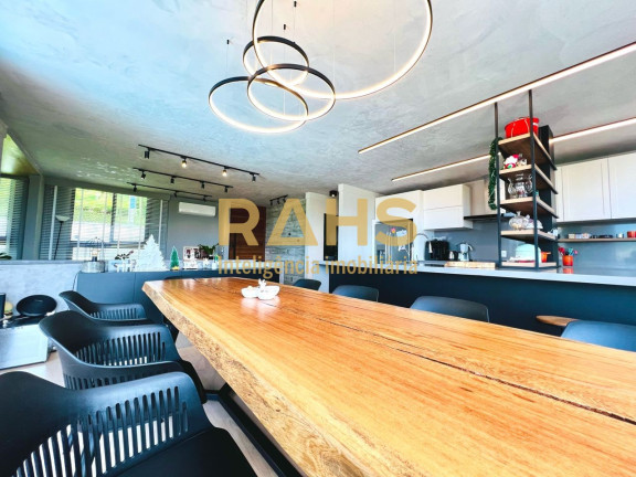 Imagem Casa com 3 Quartos à Venda, 294 m² em América - Joinville Imagem Casa com 3 Quartos à Venda, 294 m² em América - Joinville