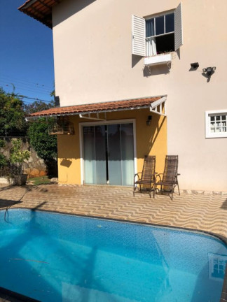 Sobrado com 4 Quartos à Venda, 162 m² em Santa Genoveva - Goiânia