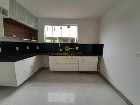 Imagem Casa com 3 Quartos à Venda, 242 m² em Tijuca - Teresópolis Imagem Casa com 3 Quartos à Venda, 242 m² em Tijuca - Teresópolis