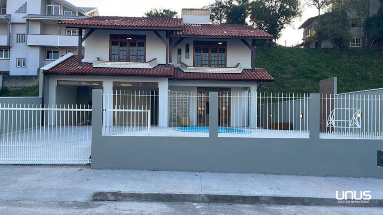 Imagem Casa com 3 Quartos à Venda, em Pagani - Palhoça Imagem Casa com 3 Quartos à Venda, em Pagani - Palhoça