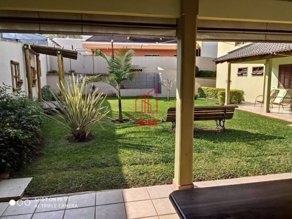 Imagem Casa com 4 Quartos à Venda, 320 m² em Curitiba Imagem Casa com 4 Quartos à Venda, 320 m² em Curitiba