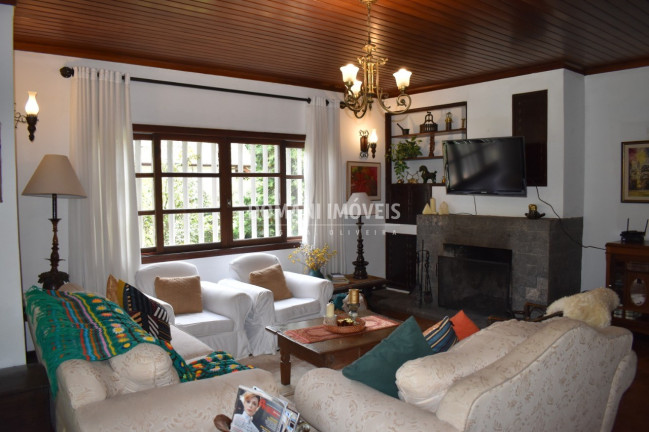 Imagem Casa com 4 Quartos à Venda, 210 m² em Região De Capivari - Campos Do Jordão Imagem Casa com 4 Quartos à Venda, 210 m² em Região De Capivari - Campos Do Jordão