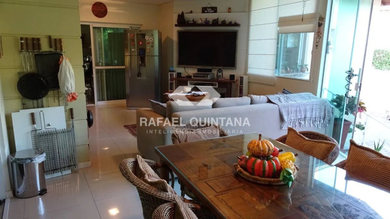 Imagem Casa com 4 Quartos à Venda, 340 m² em Córrego Grande - Florianópolis Imagem Casa com 4 Quartos à Venda, 340 m² em Córrego Grande - Florianópolis
