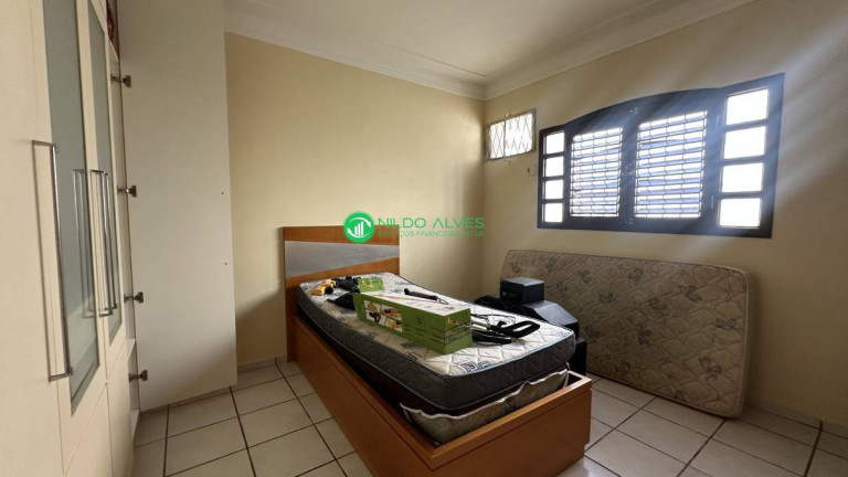 Imagem Casa com 3 Quartos à Venda, 261 m² Imagem Casa com 3 Quartos à Venda, 261 m²