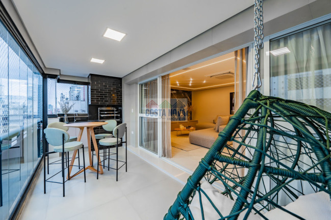 Apartamento com 4 Quartos à Venda, 234 m²