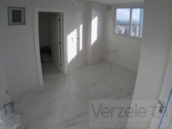 Imagem Apartamento com 3 Quartos à Venda, 151 m² em Centro - Balneário Camboriú Imagem Apartamento com 3 Quartos à Venda, 151 m² em Centro - Balneário Camboriú