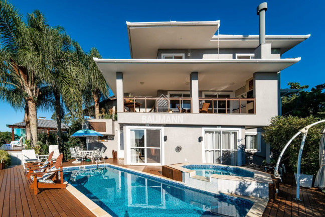 Imagem Casa com 7 Quartos à Venda, 408 m² em Centro - Bombinhas Imagem Casa com 7 Quartos à Venda, 408 m² em Centro - Bombinhas