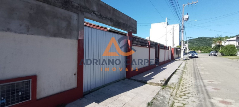Imagem Casa com 4 Quartos à Venda, 300 m² em Armação - Penha Imagem Casa com 4 Quartos à Venda, 300 m² em Armação - Penha