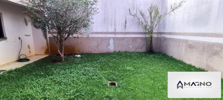 Imagem Casa com 4 Quartos à Venda, 257 m² em Centro - Cascavel
