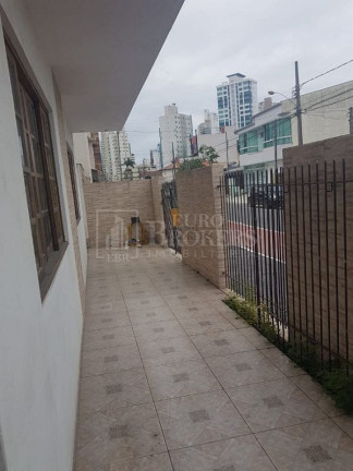 Imagem Sobrado com 3 Quartos à Venda, 130 m² em Centro - Balneário Camboriú Imagem Sobrado com 3 Quartos à Venda, 130 m² em Centro - Balneário Camboriú