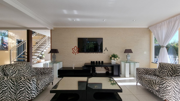 Imagem Casa com 7 Quartos à Venda, 450 m² em Ferradura - Armação Dos Búzios Imagem Casa com 7 Quartos à Venda, 450 m² em Ferradura - Armação Dos Búzios