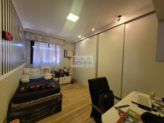 Imagem Apartamento com 3 Quartos à Venda, 130 m²