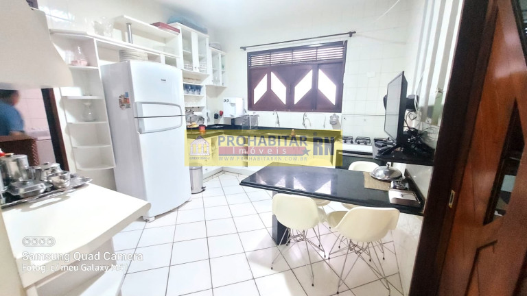 Imagem Casa de Condomínio com 4 Quartos à Venda, 300 m² em Candelária - Natal