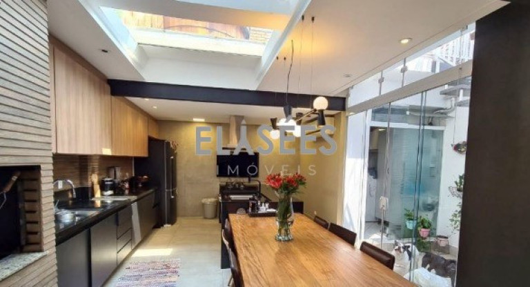 Imagem Casa com 2 Quartos à Venda, 200 m² em Vila Olímpia - São Paulo Imagem Casa com 2 Quartos à Venda, 200 m² em Vila Olímpia - São Paulo