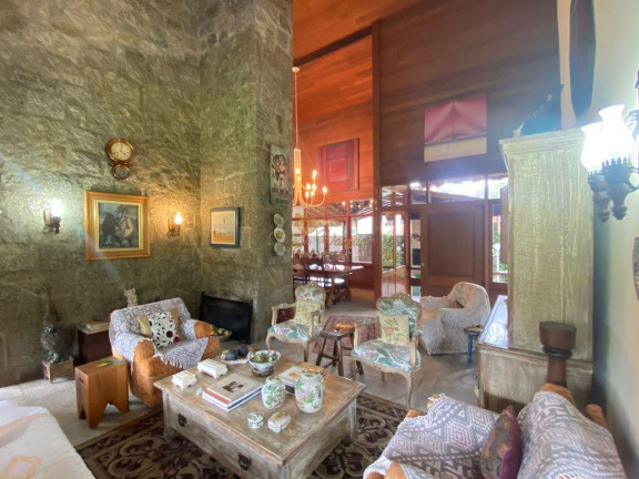 Imagem Casa com 6 Quartos à Venda, 350 m² em Iucas - Teresópolis Imagem Casa com 6 Quartos à Venda, 350 m² em Iucas - Teresópolis