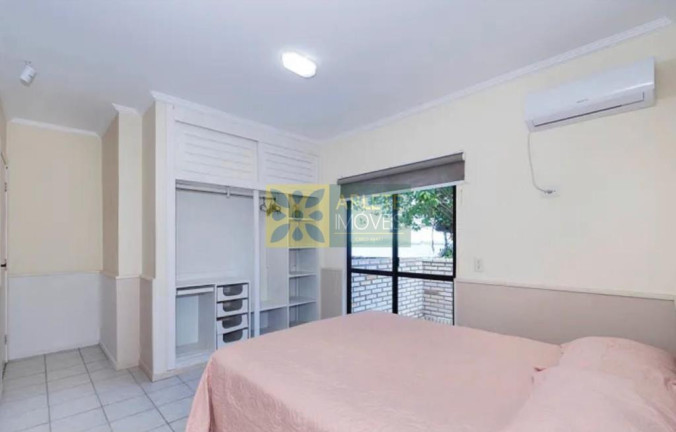 Imagem Casa com 6 Quartos para Alugar ou Temporada, 305 m² em Bombas - Bombinhas Imagem Casa com 6 Quartos para Alugar ou Temporada, 305 m² em Bombas - Bombinhas