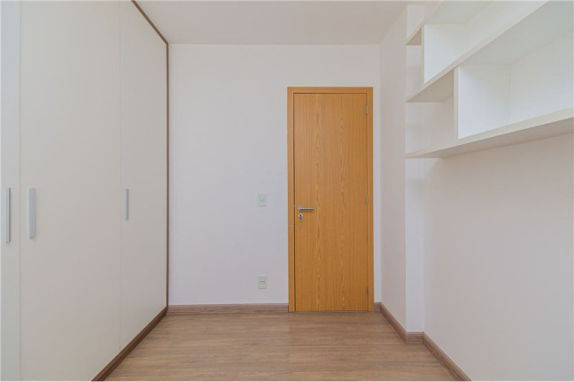 Imagem Imóvel com 3 Quartos à Venda,  em Passo Da Areia - Porto Alegre