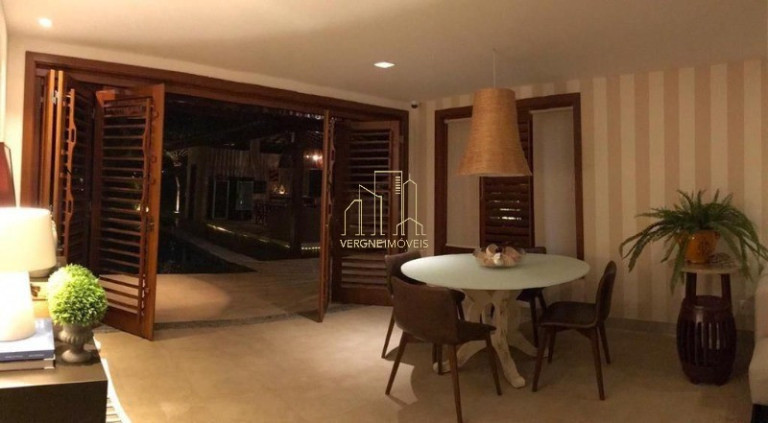 Imagem Imóvel com 5 Quartos à Venda, 230 m² em Praia Do Forte - Mata De São João Imagem Imóvel com 5 Quartos à Venda, 230 m² em Praia Do Forte - Mata De São João