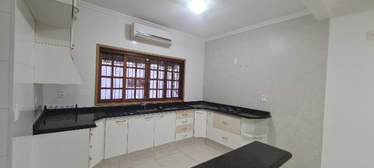 Imagem Sobrado com 3 Quartos à Venda, em Anhangabaú - Jundiaí Imagem Sobrado com 3 Quartos à Venda, em Anhangabaú - Jundiaí