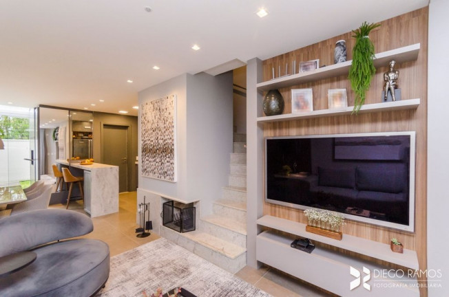 Imagem Casa com 2 Quartos à Venda, 120 m² em Vila Nova - Porto Alegre Imagem Casa com 2 Quartos à Venda, 120 m² em Vila Nova - Porto Alegre