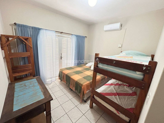 Imagem Sobrado com 3 Quartos para Temporada, em Bombas - Bombinhas Imagem Sobrado com 3 Quartos para Temporada, em Bombas - Bombinhas