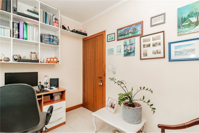Imagem Imóvel com 3 Quartos à Venda, em Vila Ipiranga - Porto Alegre Imagem Imóvel com 3 Quartos à Venda, em Vila Ipiranga - Porto Alegre