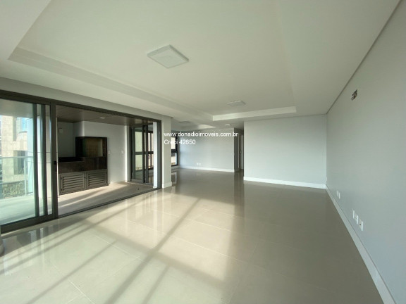 Imagem Apartamento com 3 Quartos à Venda, 250 m² em Centro - Florianópolis Imagem Apartamento com 3 Quartos à Venda, 250 m² em Centro - Florianópolis