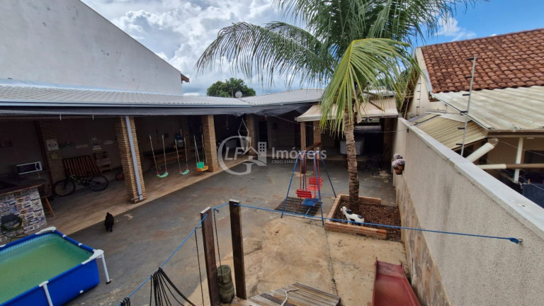 Imagem Casa com 3 Quartos à Venda, 330 m² em Santo Antônio - Campo Grande Imagem Casa com 3 Quartos à Venda, 330 m² em Santo Antônio - Campo Grande