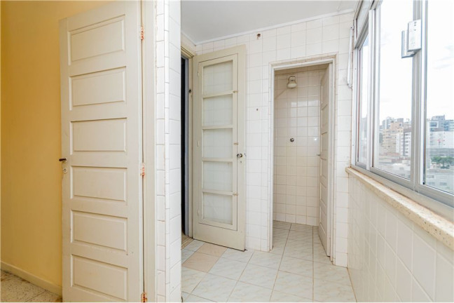 Imagem Imóvel com 3 Quartos à Venda, em Santa Cecília - Porto Alegre Imagem Imóvel com 3 Quartos à Venda, em Santa Cecília - Porto Alegre