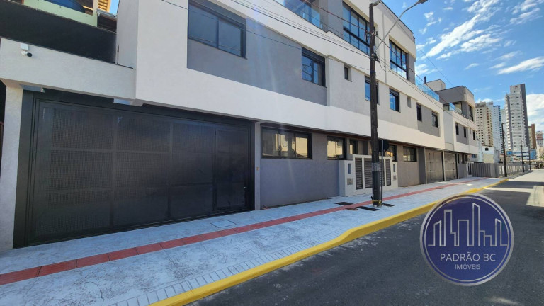 Imagem Sobrado com 3 Quartos à Venda, 184 m² em Centro - Balneário Camboriú Imagem Sobrado com 3 Quartos à Venda, 184 m² em Centro - Balneário Camboriú