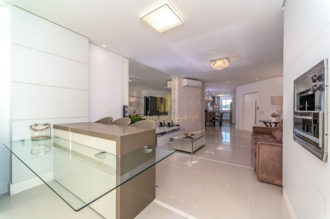 Imagem Apartamento com 3 Quartos à Venda, 131 m² em Centro - Balneário Camboriú Imagem Apartamento com 3 Quartos à Venda, 131 m² em Centro - Balneário Camboriú