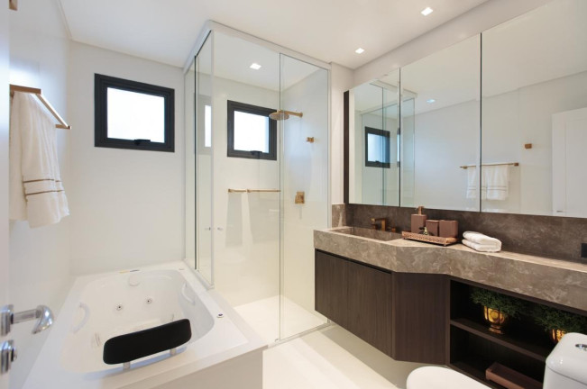Imagem Imóvel com 4 Quartos à Venda, 200 m² em Centro - Balneário Camboriú Imagem Imóvel com 4 Quartos à Venda, 200 m² em Centro - Balneário Camboriú