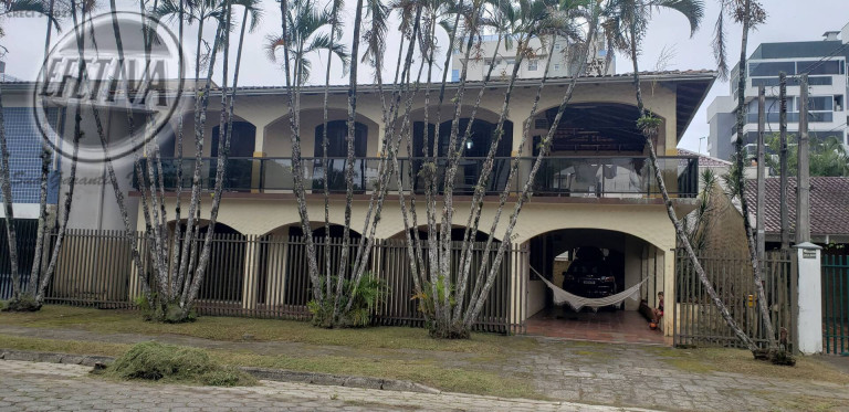 Imagem Casa com 5 Quartos à Venda, 420 m² em Centro - Guaratuba Imagem Casa com 5 Quartos à Venda, 420 m² em Centro - Guaratuba