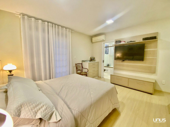 Imagem Casa com 3 Quartos à Venda, 220 m² em Estreito - Florianópolis