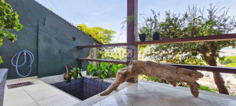 Imagem Imóvel com 5 Quartos à Venda, 525 m² em São Francisco - Niterói Imagem Imóvel com 5 Quartos à Venda, 525 m² em São Francisco - Niterói