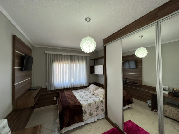 Imagem Casa com 3 Quartos à Venda, em Moinhos De Vento - Canoas Imagem Casa com 3 Quartos à Venda, em Moinhos De Vento - Canoas