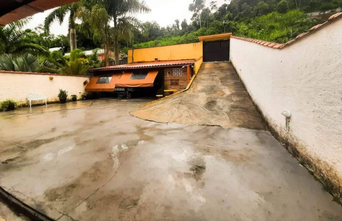 Casa com 3 Quartos à Venda,  em Alto Do São José - Bom Jardim