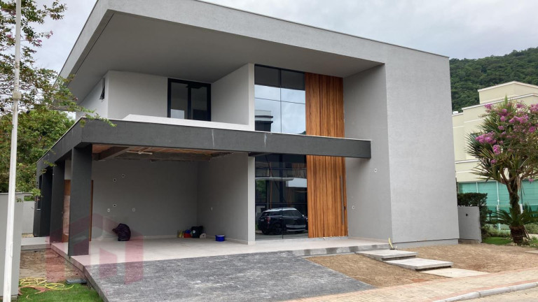 Imóvel com 3 Quartos à Venda, 295 m²