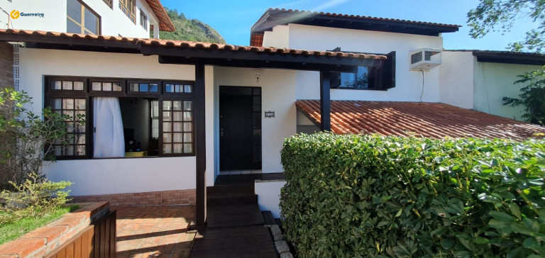 Imagem Casa com 3 Quartos à Venda, 304 m² em Trindade - Florianópolis Imagem Casa com 3 Quartos à Venda, 304 m² em Trindade - Florianópolis