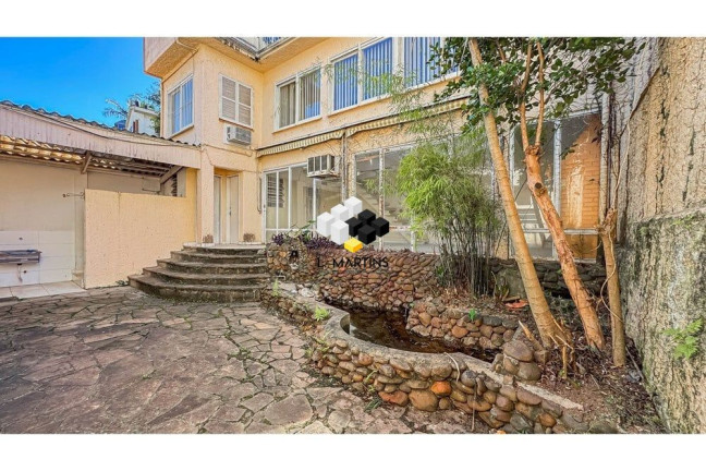 Imagem Casa com 4 Quartos à Venda, 245 m² em Petrópolis - Porto Alegre Imagem Casa com 4 Quartos à Venda, 245 m² em Petrópolis - Porto Alegre