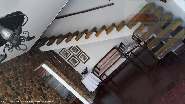Imagem Casa com 5 Quartos à Venda, 300 m² em Centro - Taubaté Imagem Casa com 5 Quartos à Venda, 300 m² em Centro - Taubaté