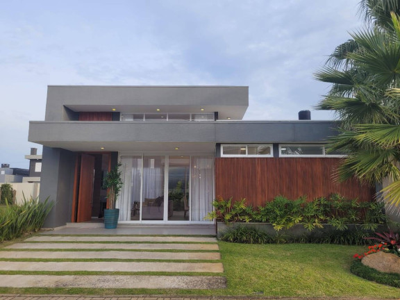 Casa com 4 Quartos à Venda,  em Centro - Xangri-lá