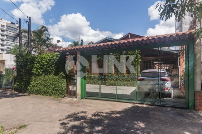 Imagem Casa com 3 Quartos à Venda, 381 m² em Tristeza - Porto Alegre Imagem Casa com 3 Quartos à Venda, 381 m² em Tristeza - Porto Alegre